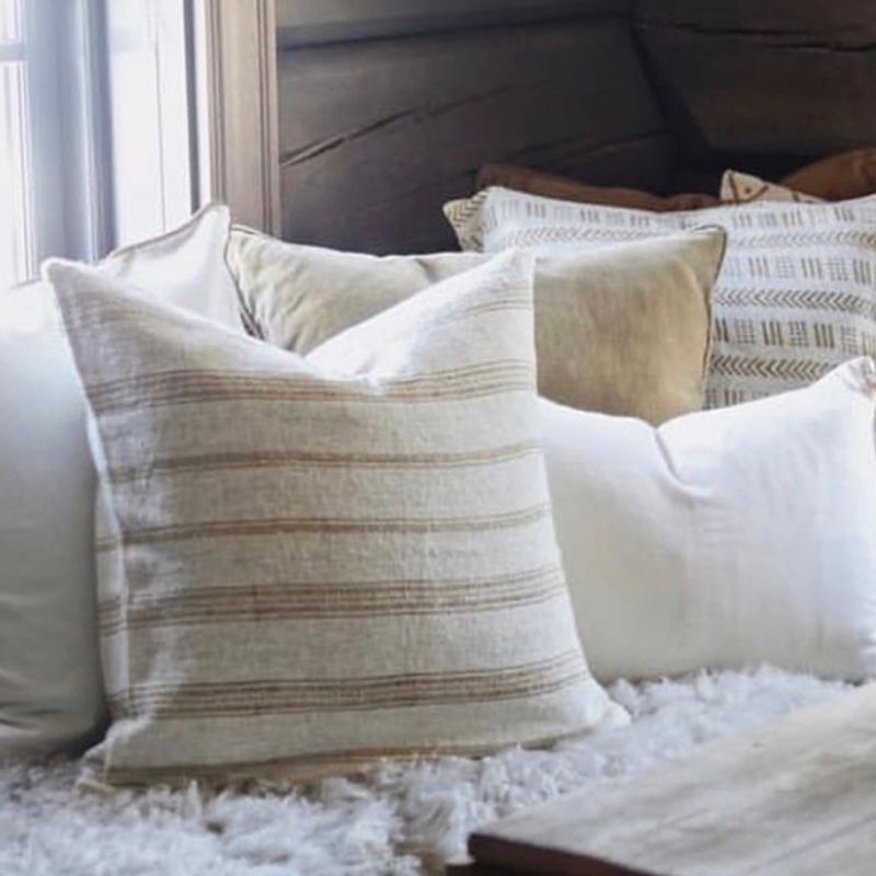 cushion cover Plain w/gold tassel