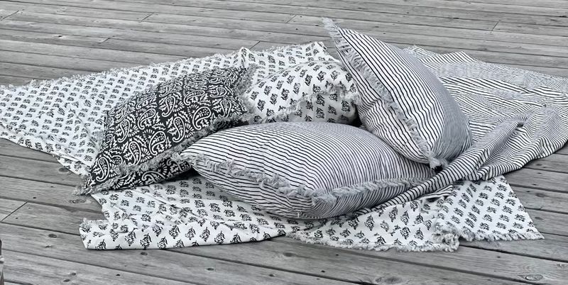 Cushion Cover Stripe Black