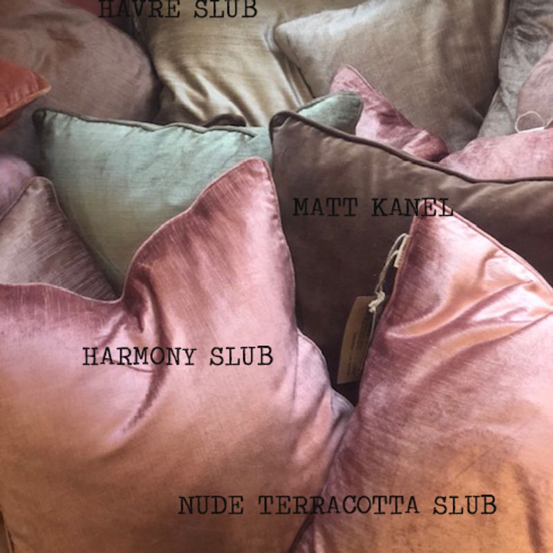 Cushion cover Shiny velvet dark pink